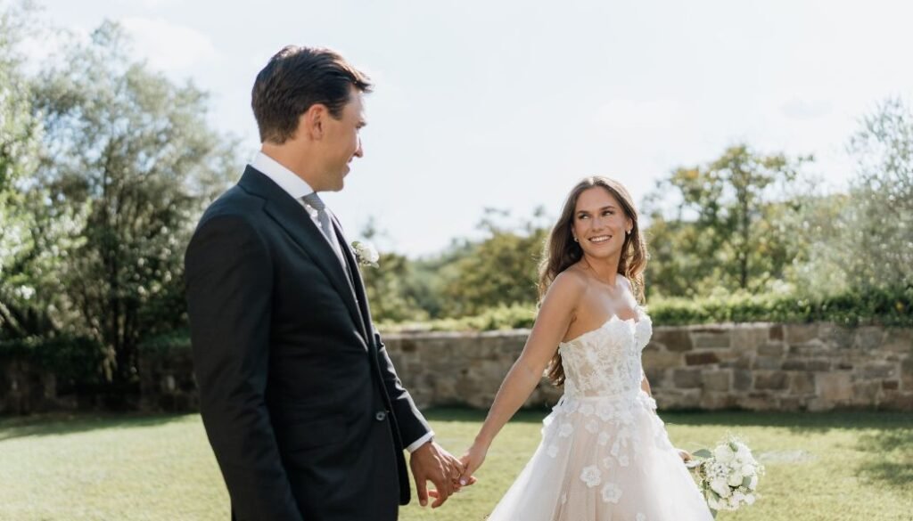 Sposi felici di organizzare un matrimonio in 3 mese